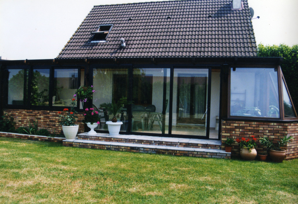 Veranda avec plantarium dans pan coupé