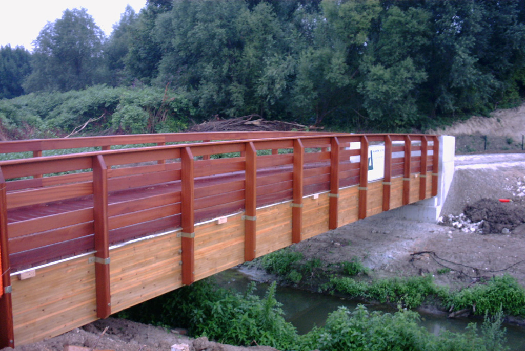 Passerelle cyclo avec lamellés collés