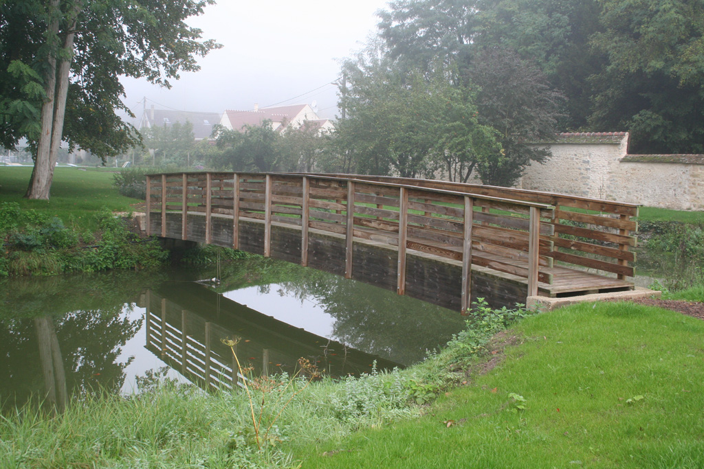 Passerelle en chêne brut de sciage